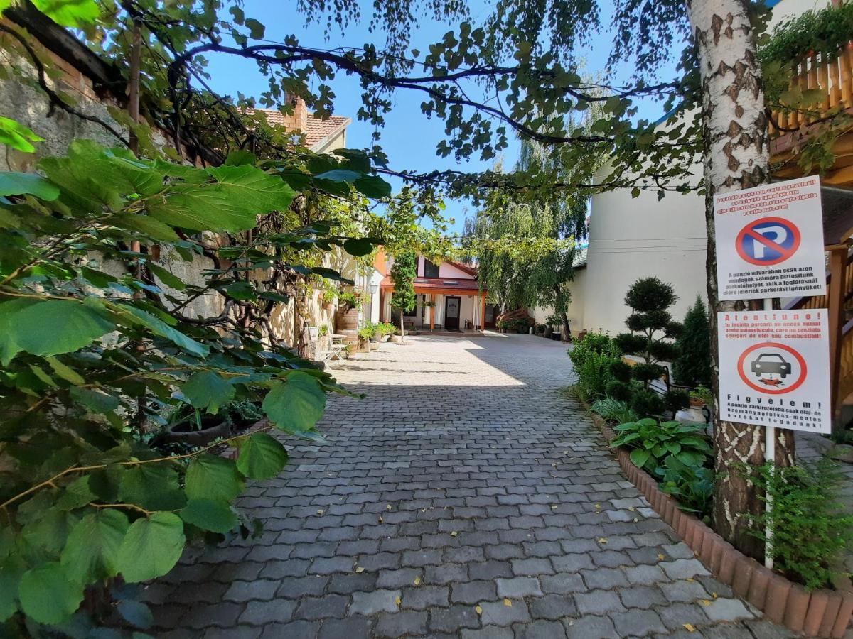 Korona Panzió Odorheiu Secuiesc Exterior foto