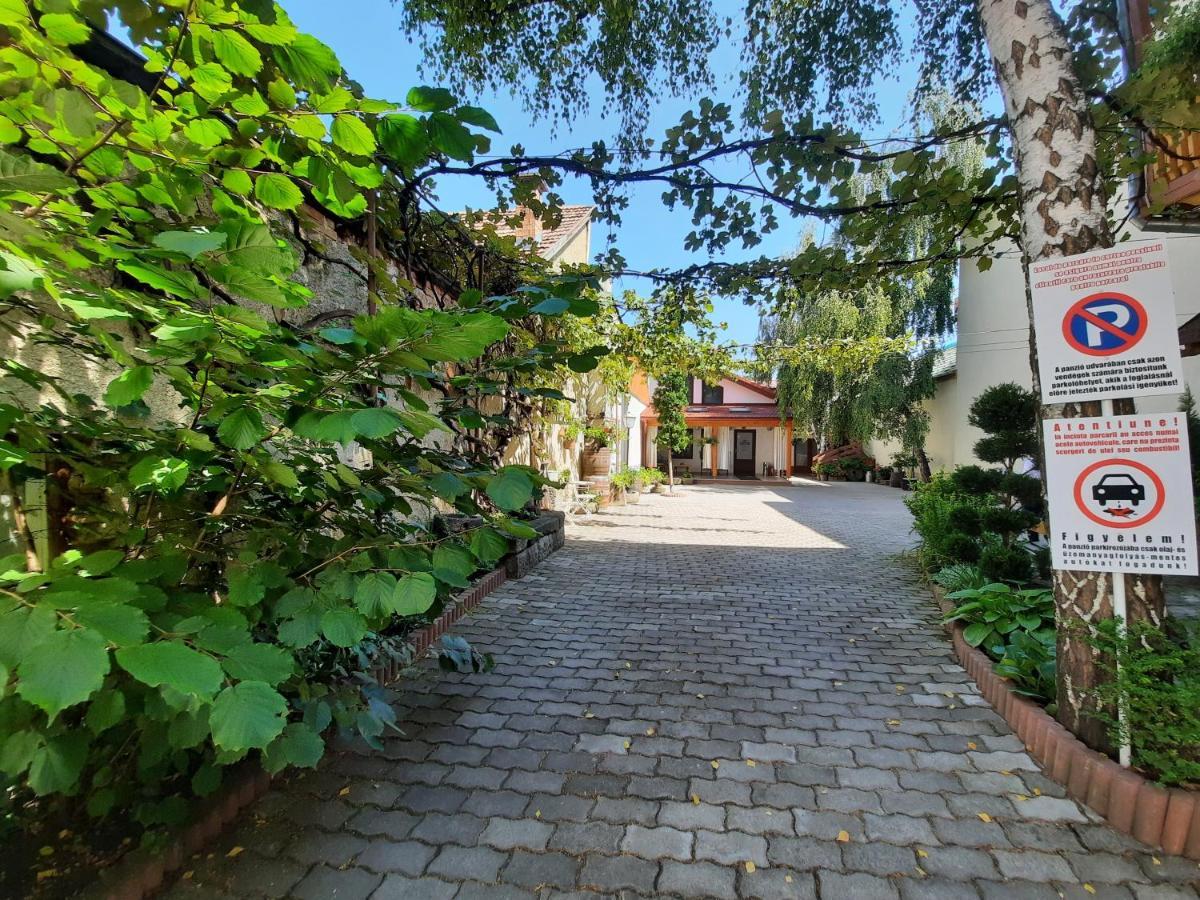 Korona Panzió Odorheiu Secuiesc Exterior foto